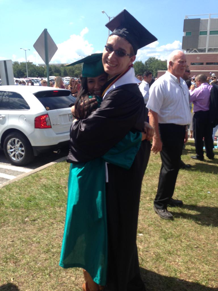 ariannnagomez's tweet photo. Graduated!! #classof2015 💞🎓✨ http://t.co/XDhAVRPwfb