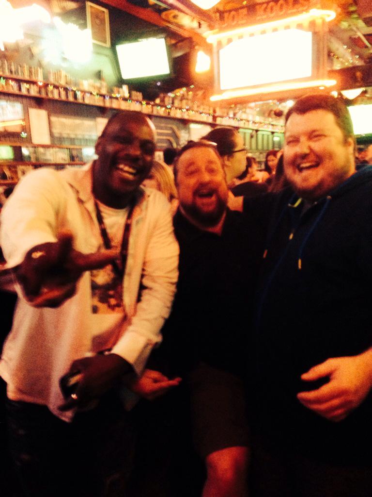 RyanMcLaughlan's tweet photo. Chillin with Kevin James and Southern Steve in London #paulblartbarcop #brewserstourney #Joecools #funnyasspeople http://t.co/0d4saHwAUU