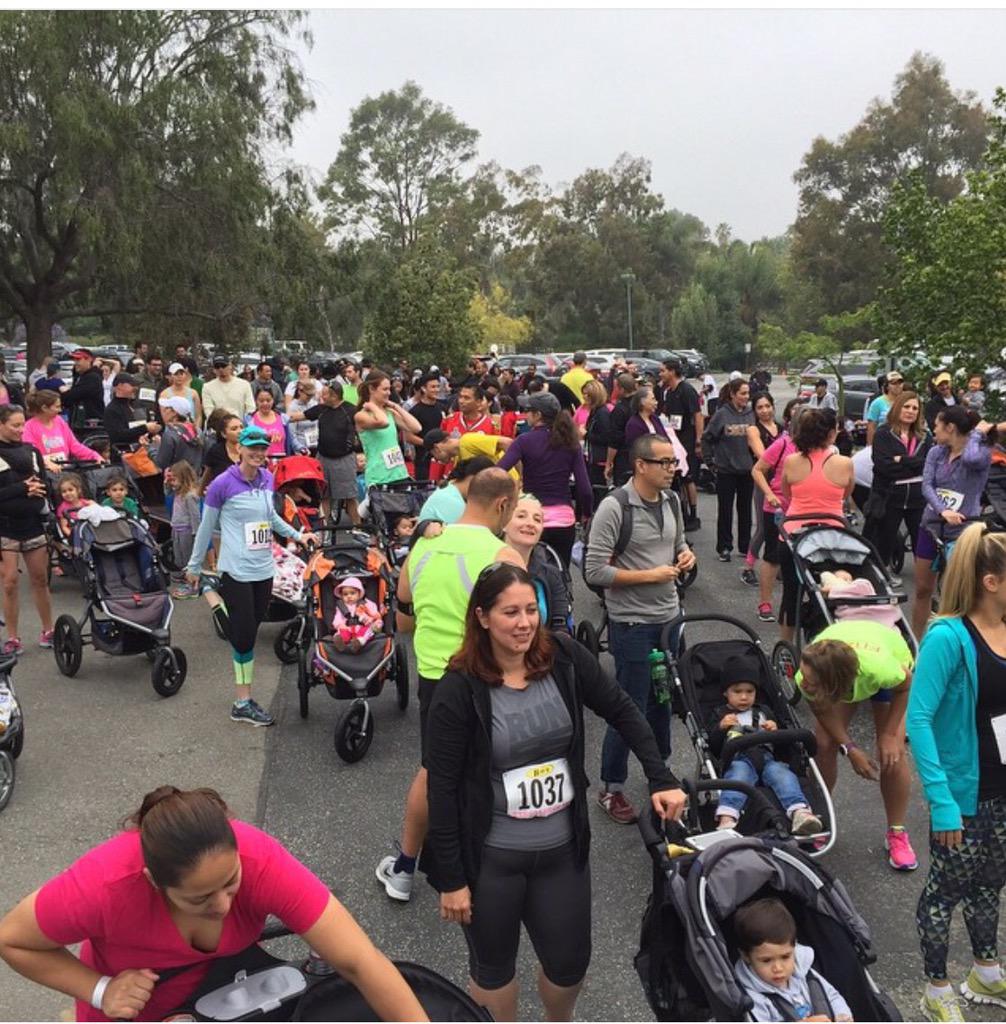 momdotmemamas's tweet photo. Throwback to this morning, getting ready to start #StrollerRun15 in LA! @momslrb @bobgear @RunStrollerRun #ClubMomMe http://t.co/apwGZ76OeU