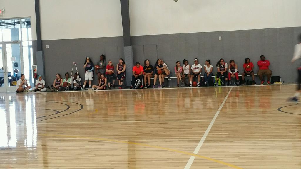 SAFinestbball's tweet photo. #FinestDeep on the bench. http://t.co/Z3IhhNd9Zg