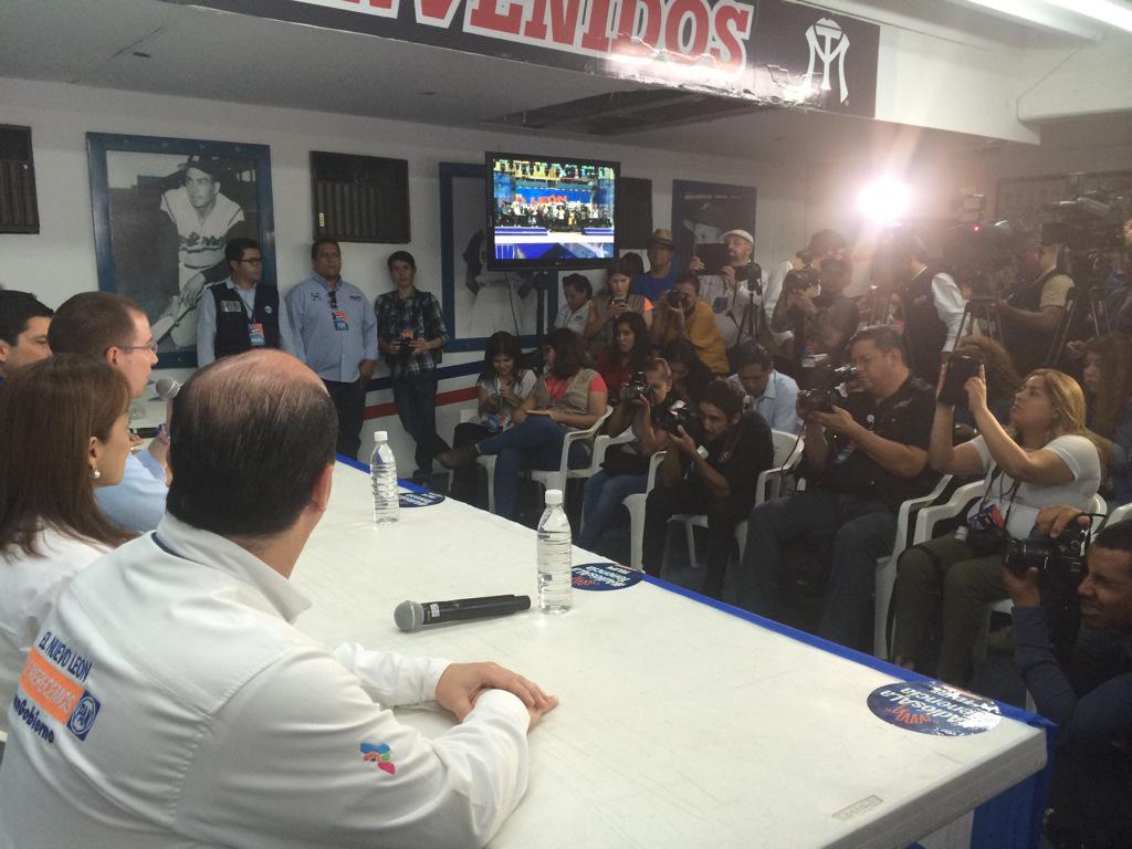 davrexo's tweet photo. @davrexo: En rueda de prensa @FelipeCantuR con @RicardoAnayaC @JosefinaVM @IvanGarzaT @JAPBNLMX #FelipeGobernador http://t.co/Q1GECvtBte