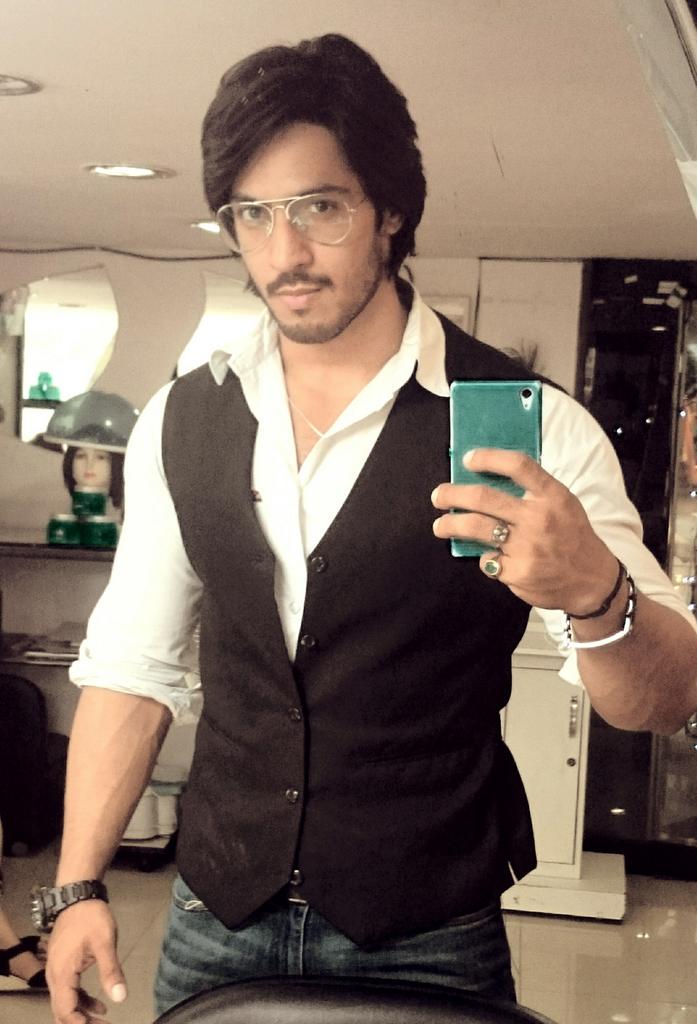 Commando 2 Actor And Mr World 2015 Thakur Anoop Singh's Proud Moment As He  Finds Himself In HSSC Exams Questionnaire