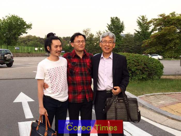 MACGOREA's tweet image. 18대 대선 부정선거 진상규명 범국민연대모임 김현승 대표가
2015.05.22 오후 늦게 서울구치소에서 보석 석방
제18대 대선 중앙선관위가 조작된 개표결과상황표를
방송사로 보내 개표방송을 하게 했다며 의혹제기