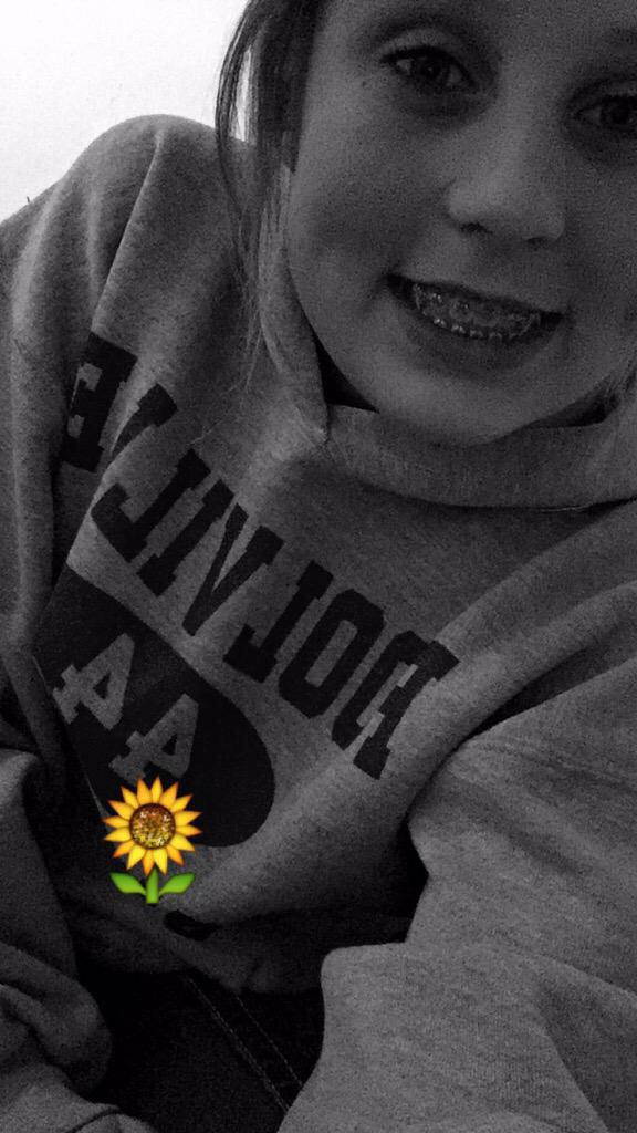 cautionespinosa's tweet photo. hi I'm kayla and I'm 1,400 miles away from Matt😅💞#TheMattProject http://t.co/OdTf6tAk69