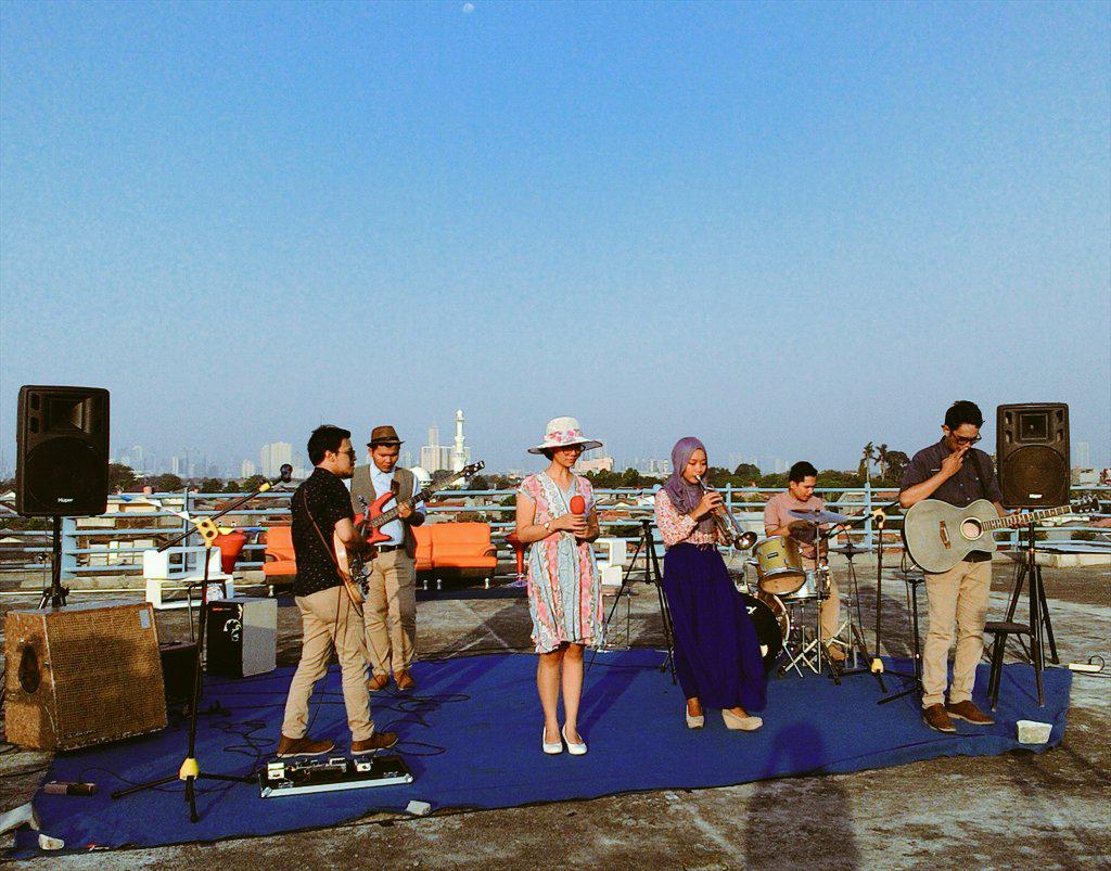<a href="/MusicOnTheRoof/">music on the roof</a> with <a href="/bluenberry/">Blue'n Berry</a> <a href="/BudiluhurTV/">Budi Luhur TV</a> 
#band #IndieMusic #television #event