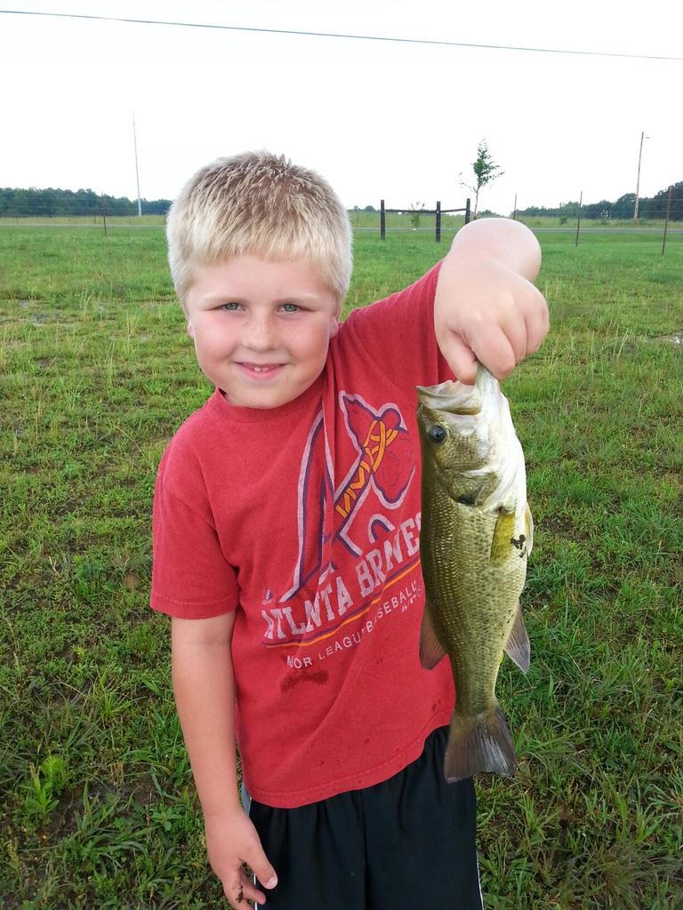 charvey0980's tweet photo. Nothing but good times when you take a kid fishing. @BASS_nation #FirstCatchSweeps #takeakidfishing http://t.co/RQP5pJjU2O