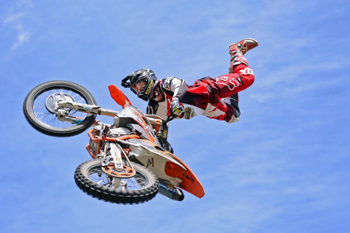 Lucky me, big photo day for @KamThisWeek - <a href="/BCLions/">BC LIONS</a> training camp early a.m. &amp; watching <a href="/ReaganSieg/">Reagan Sieg</a> in p.m. #Kamloops