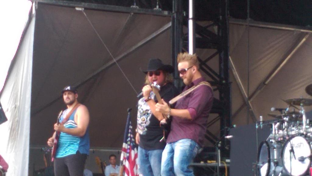 barrnme's tweet photo. @coltford @BlueRidgeFest http://t.co/xvWM98sZxm