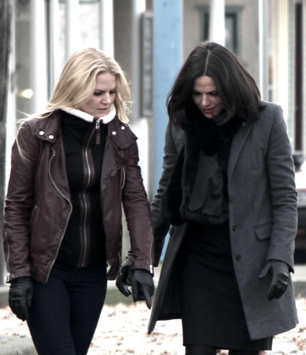 LezbVillainous's tweet photo. My #TeenChoice nominee for #ChoiceTVChemistry is Emma &amp; Regina from OUAT #SwanQueen @jenmorrisonlive @LanaParrilla http://t.co/MCv5qIUlT0