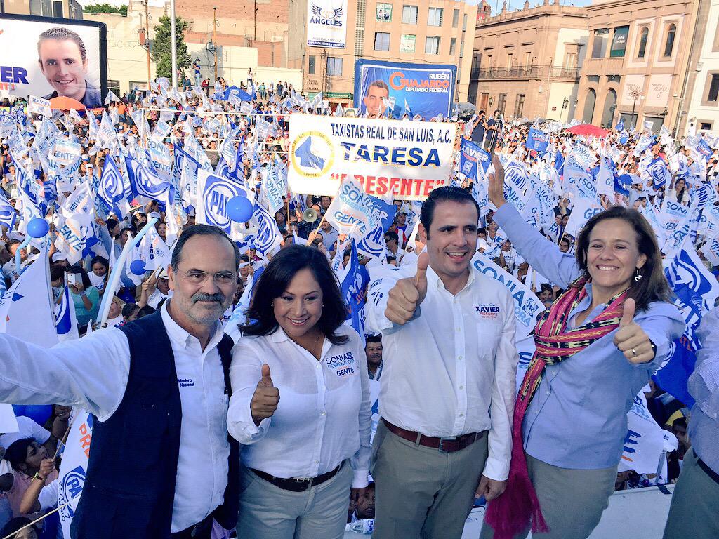 SOFIA_SC_'s tweet photo. En #SLP Con @SoniaMendozaSLP y @XavierAzuaraSLP #QueGaneLaGente @GustavoMadero #APocoNo http://t.co/4yvDRIjS76