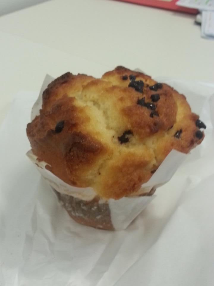 scutchtv's tweet photo. Decided that lunches should always include a muffin large enough to make @FDacheese lose it. #nom #sogood #nopostage http://t.co/WwOnjaOgdH