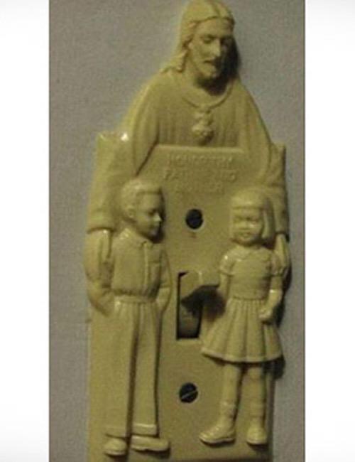 LightSwitchPorn's tweet photo. I feel conflicted about being turned on by this picture #jesusiswatching 😁 http://t.co/6s7cugyj7Y