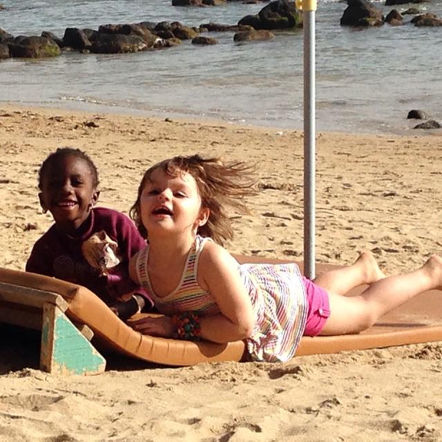 e.l.o.d.i.t said &amp;ldquo#girls on #fire ! #senegal #beach #iledengor #kids #friends #nobett... j.mp/1EwlCqn