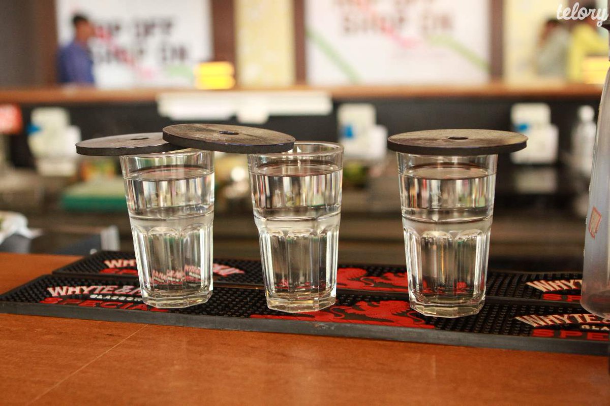 mytelory's tweet photo. Check the #Telory Places and their #Awesomeness http://t.co/rxmxejOpZt . OVAL Bar at Mantri Mall , #Bengaluru http://t.co/kiPvs3Xnq6