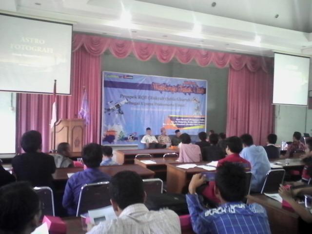 CSSMoRA_Wali9's tweet photo. Sedang berlangsung walisongo falak club, dialog interaktif prospek rukyah qabla ghurub sbg upaya penyatuan umat http://t.co/00aoj1PKYf