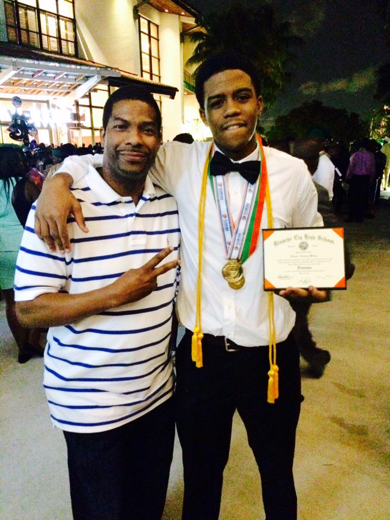 Coach_WMP's tweet image. So proud of my manz @_DWILSON11 #HSGraduate #c/o2015 #theNextepisode