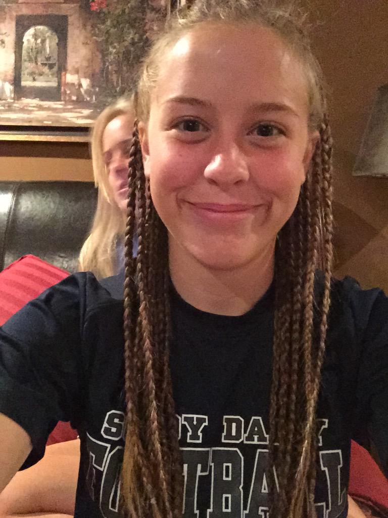 maxriemer_'s tweet image. 100 rt's &amp;amp; she'll wear this for riverbend