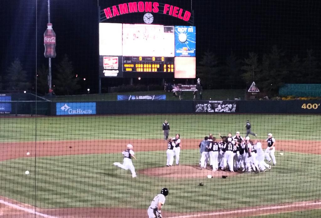 YLCollegeMSU's tweet photo. #SpringfieldRegional Champs! @MSUBearBaseball @MissouriStBears http://t.co/QkSiX0gspL
