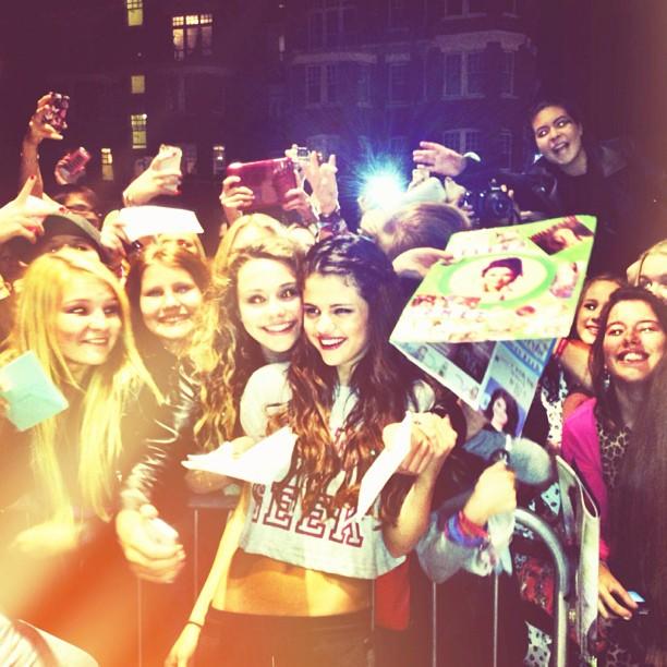 shipselenawith's tweet photo. Selenators #SelenaForMMVA http://t.co/XN8AzQ6zlq