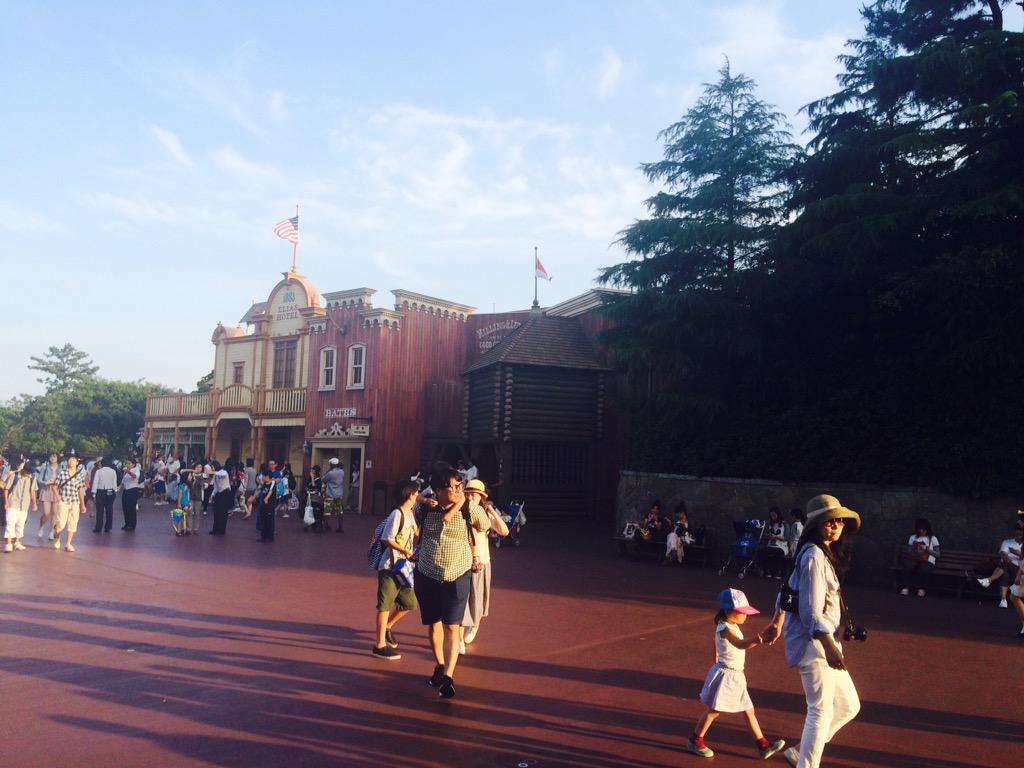 enjoyhappyjoy's tweet photo. 完全一致。カンベアクローズか！？
#拡散希望#TDL#カンベア#リニューアル#パレードが観れるレストラン http://t.co/SZ9kKJ9uYz