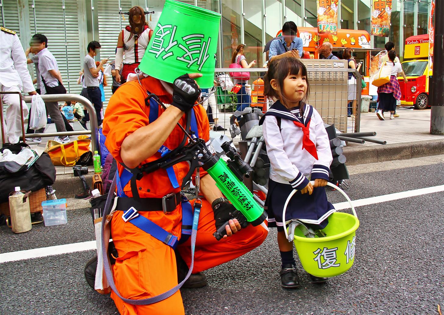 ｺｺｼｶﾞ Cr2 見て下さいこの可愛い電ちゃん 天使か 遠征でバケツgetしたよ記念的な 勿論親御さんに掲載許可頂いてます しかし隣の不審なバケツは何なんですかね すっとぼけ 栄コスプレフェスティバル 艦これ Http T Co Eiqu4b8hi7 Twitter