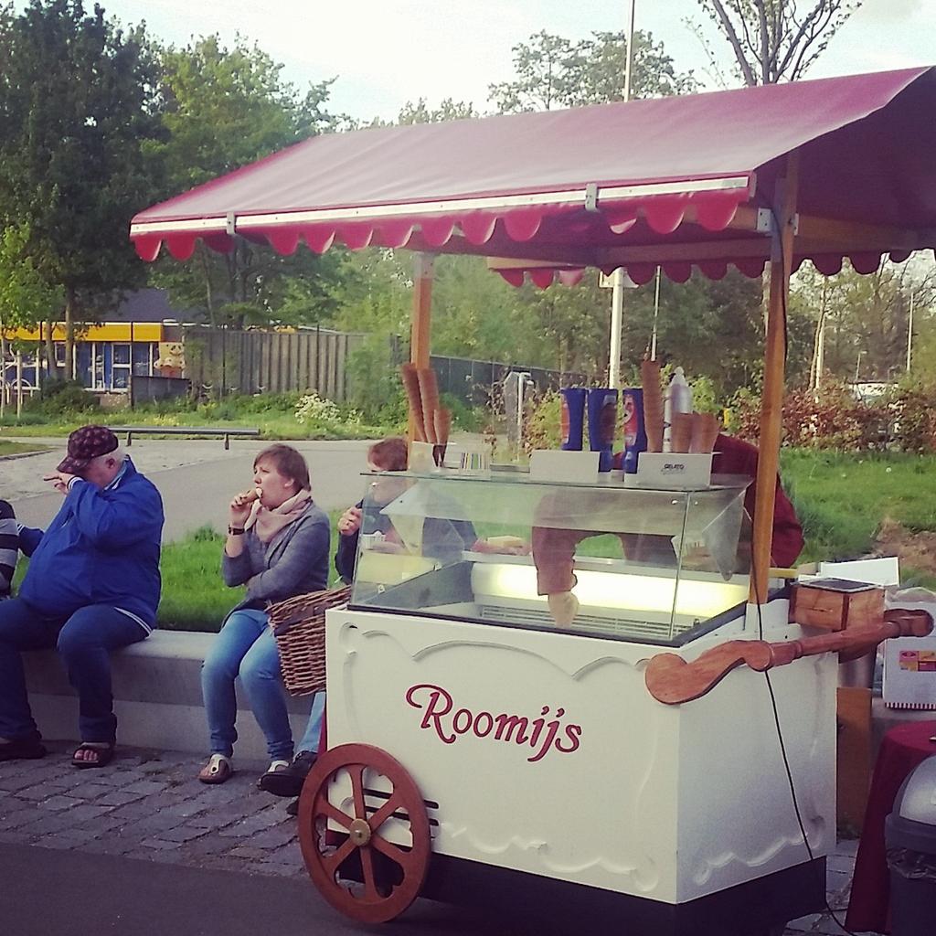 Reserveer tijdig uw ijskar voor Uw feest.  De warmte komt eraan.