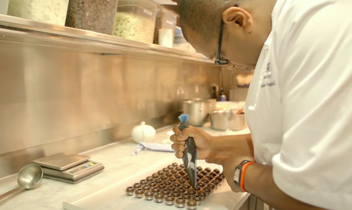 ChefSteps's tweet photo. Midnight Snack Video: A visit to @YauatchaPastry @ghornigold @touchfood http://t.co/aZWY3r0ZU1 #LondonCalling http://t.co/08gx09hq5W