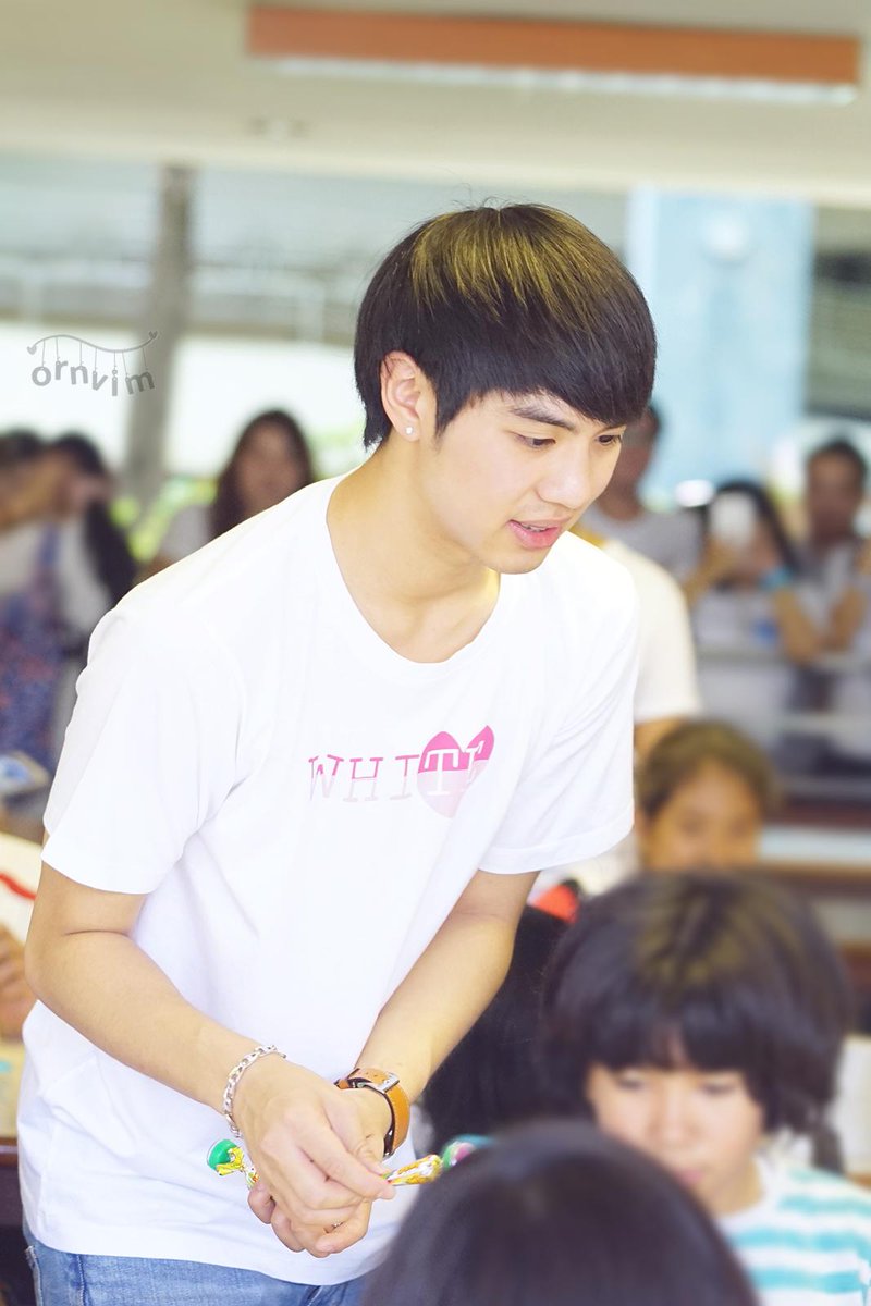 ornvim's tweet image. อาจจะเป็นเพียงช่วงเวลาไม่นานที่สามารถสร้างรอยยิ้มให้น้องๆได้ แต่ก็ดีกว่าไม่เริ่มทำอะไรเลยเนอะ ^^ #Whitewo1stFanMeet