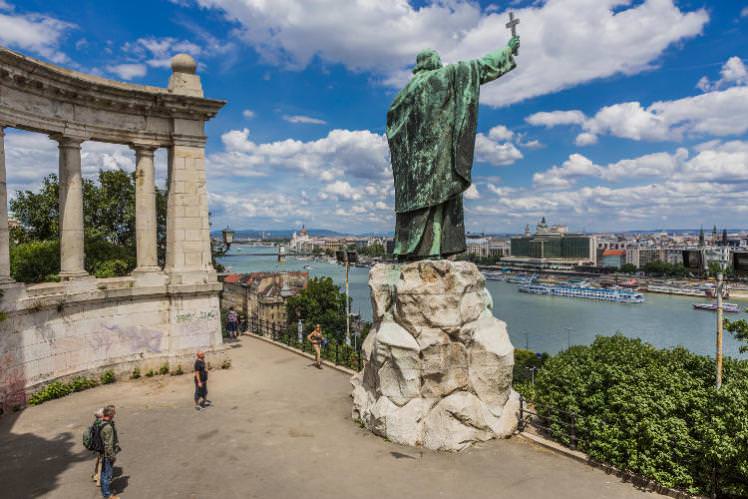 Rachel00Renee's tweet photo. "@lonelyplanet: #Budapest http://t.co/ykFlWzXeeH http://t.co/gDxY5OaljL

Awesome! I'll be there next month. Any other cool things I must do?