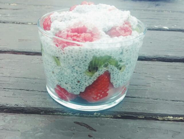 Çiya tohumlu vegan puding tarifimize sitemizden ulaşabilirsiniz.  Serin serin, mis! :) veggistanbul.com/vegan_puding/