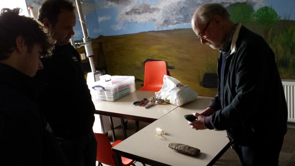 Yv_Hiemstra's tweet photo. Dhr. Postma geeft uitleg over topstukken @ijstijdnl die gefilmd worden voor #adlib @MarkantFRL http://t.co/QFfotJh06L