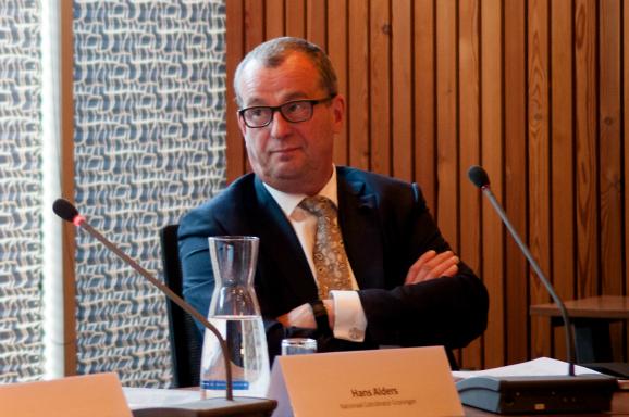 Eerste werkdag Hans Alders als Nat. Coördinator #Groningen: 'Het gaat altijd om de daden': bnr.nl/nieuws/politie…