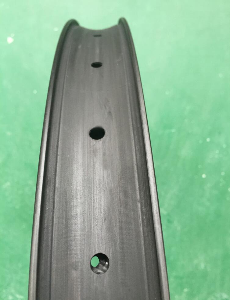 Tubeless tire test with WTB tubeless kits.
tandellcycling.com/aspcms/product…