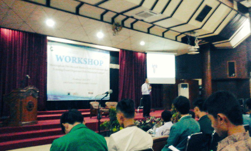 "Menyiapkan Diri Menjadi Bankir Syariah Profesional dan Training Event Organizir oleh Muamalat Institute" <a href="/ntt_fossei/">NTT FOSSEI</a>