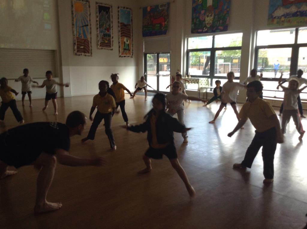 Kender_Y3P's tweet photo. 3P start this half term with an invigorating dance lesson @KenderSchool http://t.co/nsGysVOUSv
