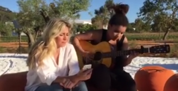 8ballmusic's tweet photo. .@juliazahramusic &amp; @ThisisDo geven voorproefje van de #BesteZangers Video: http://t.co/fOpjehRsvq @AVROTROS @npo1 http://t.co/TZ1biufP7M