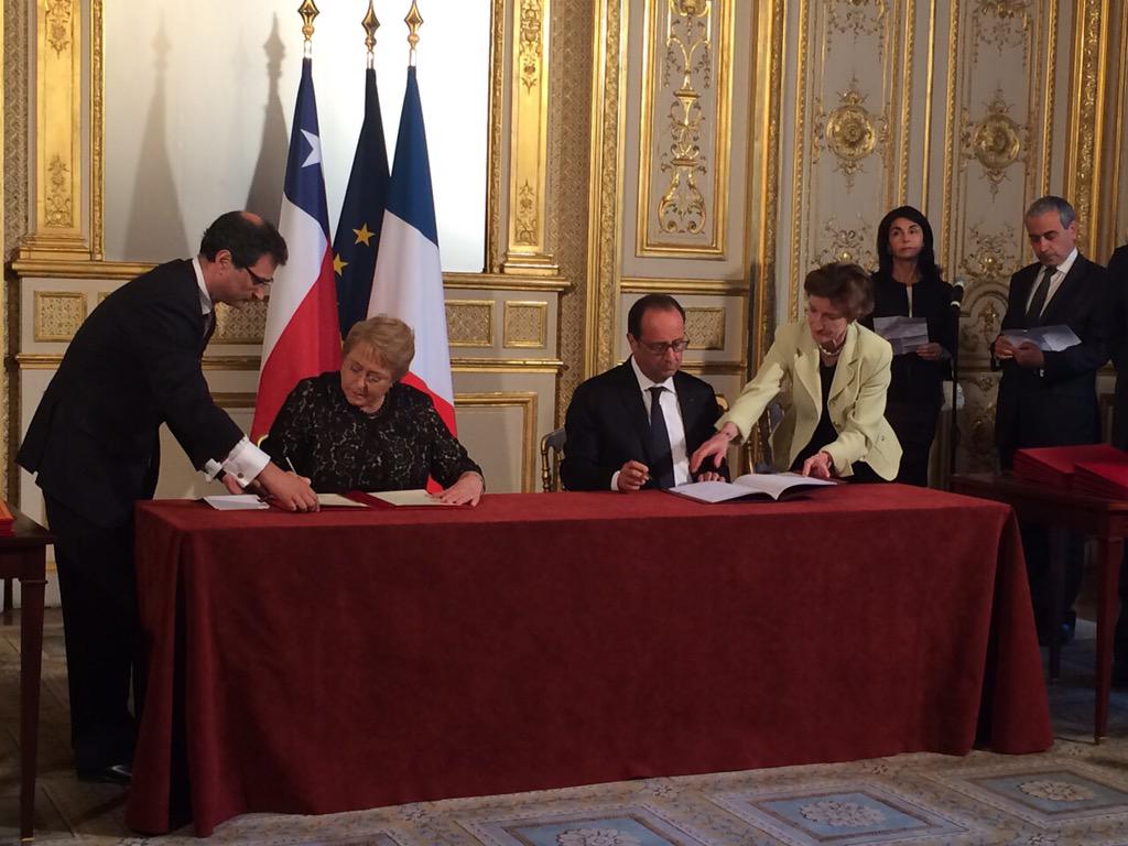 #GiraFrancia Presidenta Michelle Bachelet y Presidente François Hollande de Francia firman acuerdos bilaterales