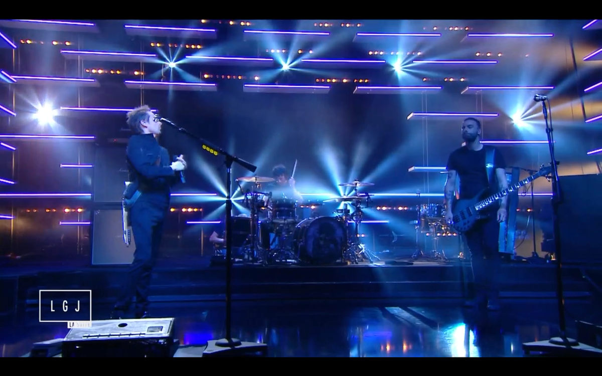 linfoduvrai's tweet photo. Bon vous êtes « Dead Inside » ou vous mettez #MuseLGJ en TT pendant leur live ? http://t.co/rOYH1XWvkI