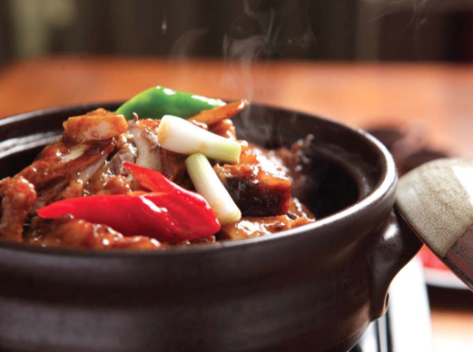 NTDCulinary's tweet photo. Garlic Grouper Belly Hot pot: a classic dish with a smooth &amp; tender fish texture, Xian sauce flavor, and strong aroma http://t.co/mhIPzwVYWP