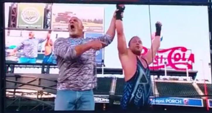 Vídeo: Goldberg regressa aos ringues e aplica "Spear" em Scott Steiner CG_BssIUgAELDWg