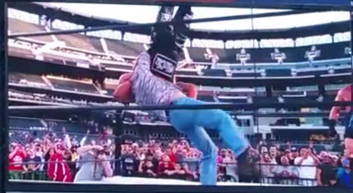 Vídeo: Goldberg regressa aos ringues e aplica "Spear" em Scott Steiner CG_BssgUYAA3miM