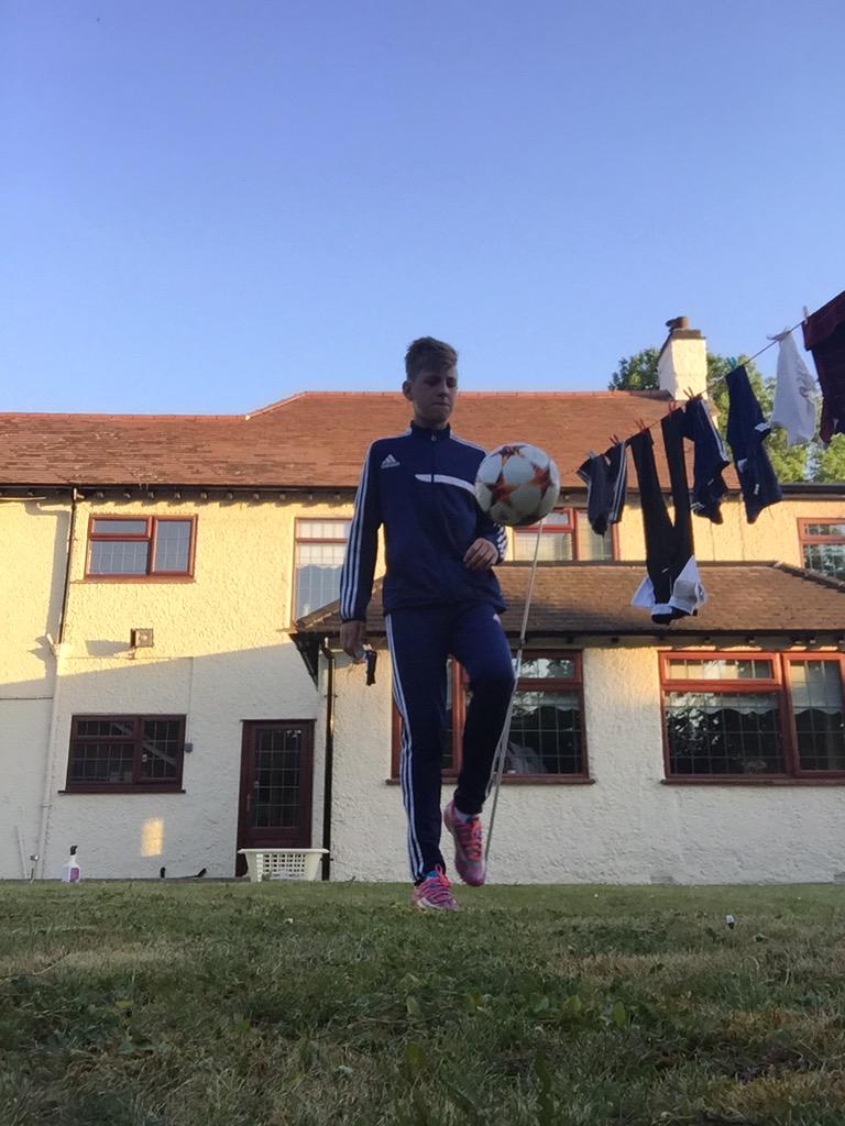 HarryHerron01's tweet photo. Im just doing the thing i love the mosg⚽️❤️ http://t.co/vJrRmvtEBg