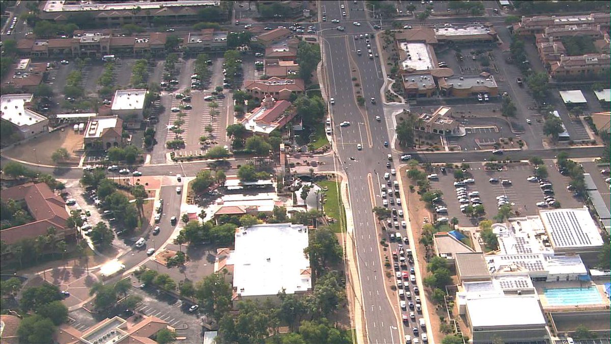 abc15's tweet image. NOW: Air15 over crash at 69th St/Shea in #Scottsdale. Road appears to be closed. #abc15 on.abc15.com/1slBnMs