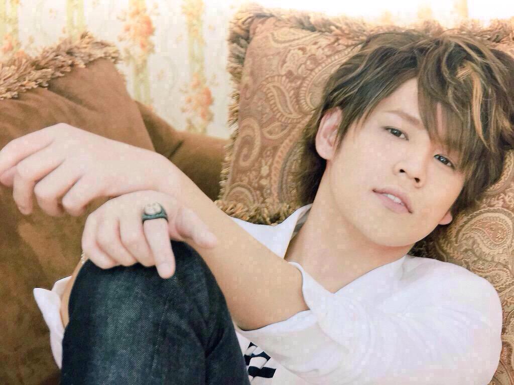 Happy birthday to the true Prince of Songs, Mamoru Miyano                                 ^_^        