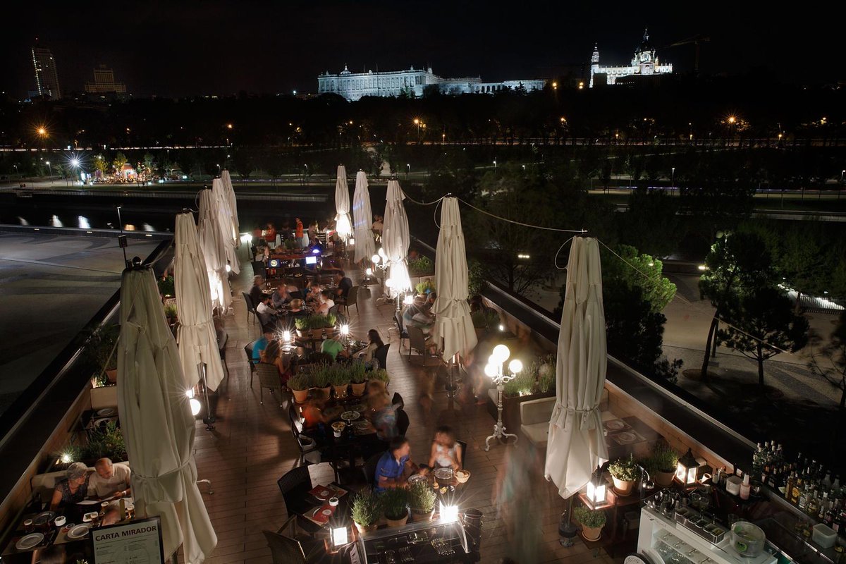 UpperEast_Com's tweet photo. MUY recomendable para noche perfectas! @cafedelriomad #terrazas #madrid #uppereastcommunication http://t.co/yp4JWWJsbG