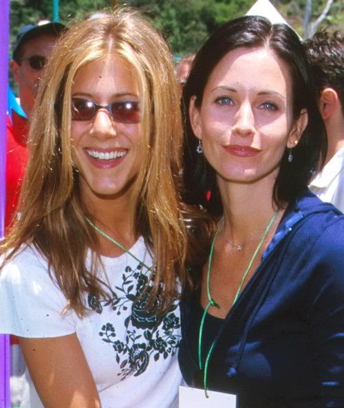 FriendsPhotosTV's tweet photo. Jennifer and Courteney http://t.co/7fRcmAVl3d