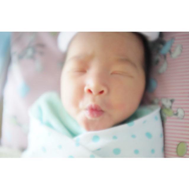 OFCSarwendahSBY's tweet photo. Good night Queen @sarwendah29 , King @ruben_onsu &amp; Baby Alia 😘 I love you beautiful family 💜 #KamuBuahHatiku http://t.co/aS8YUmjvGD