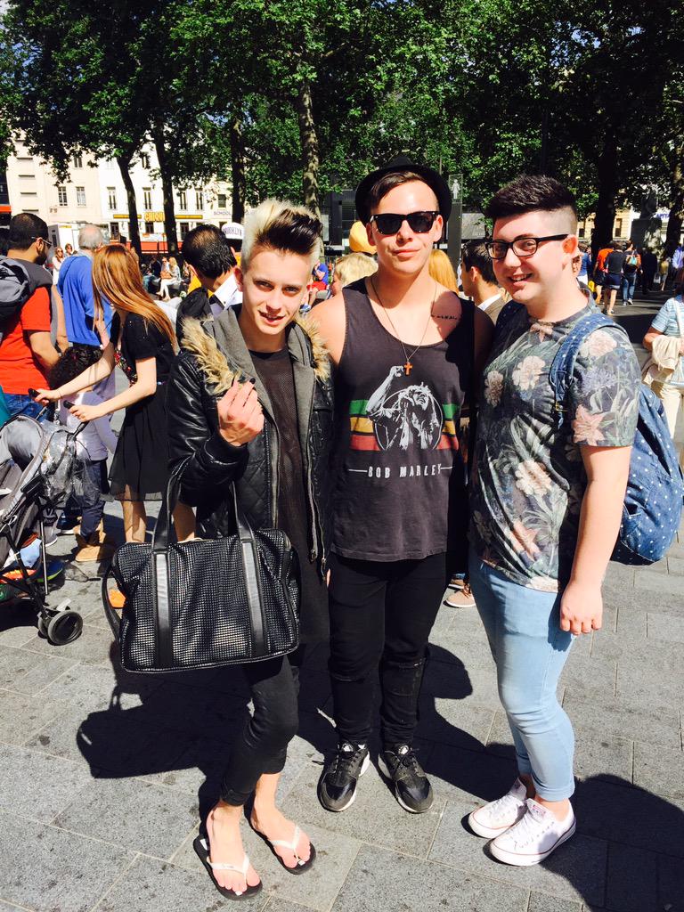 MatthewRobertsO's tweet photo. Lovely seeing @jackjonestv in London yesterday after film for @TheXFactor 😘 http://t.co/zAyYKbAkYe