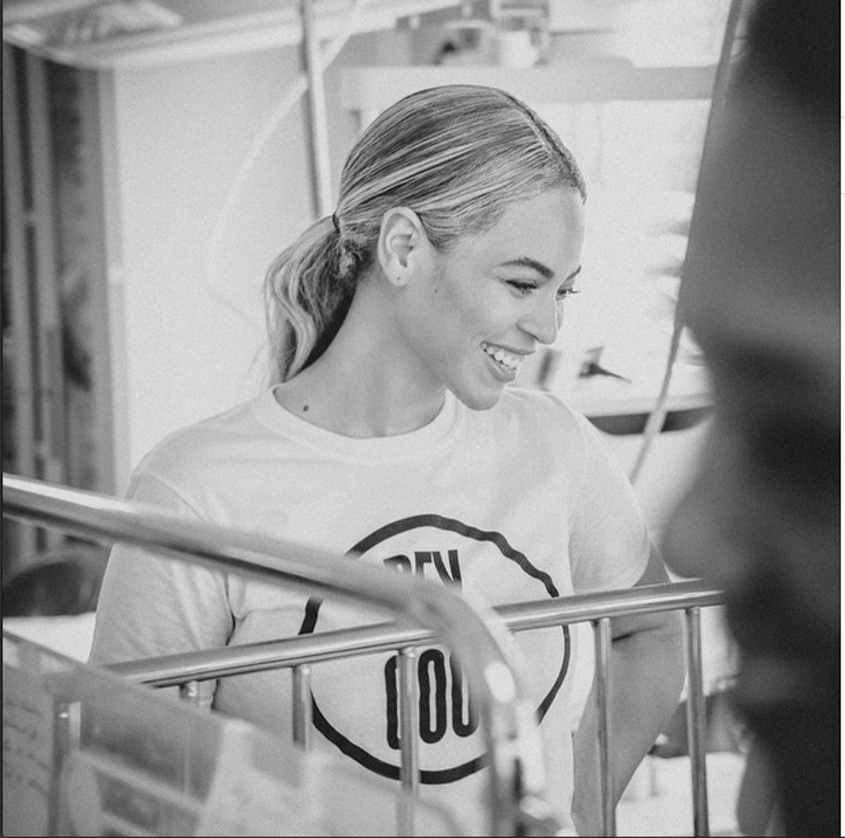 elpais_gente's tweet photo. Beyoncé colapsa las redes sociales con su dieta vegana http://t.co/nlzZncycvP #BeyonceOnGMA http://t.co/Jbp1lmEciI