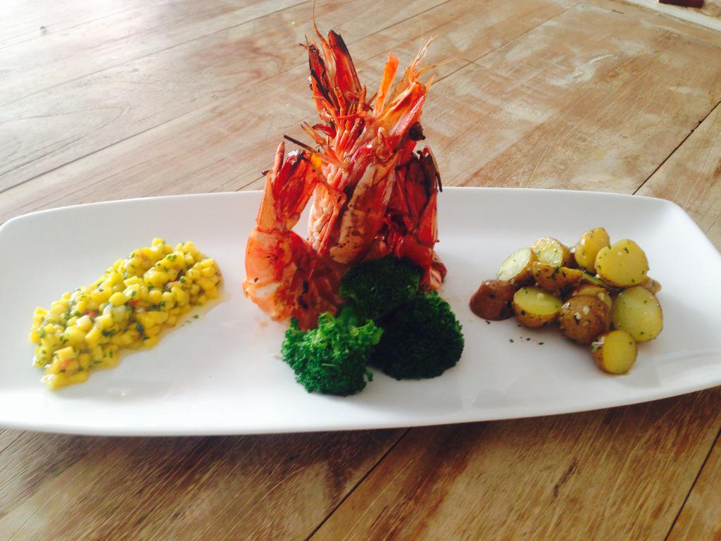JuliEchol's tweet photo. lumbung catering http://t.co/aimnXRuk8B
